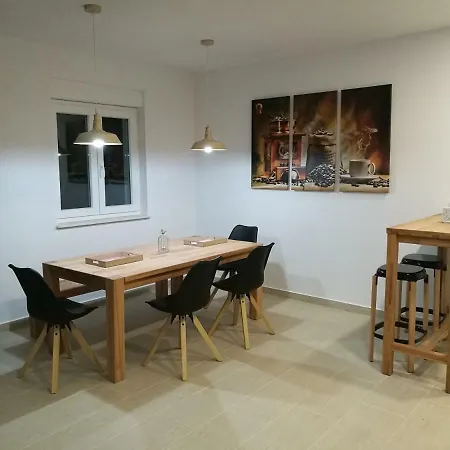 Jadric شقة تروغير